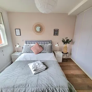 https://urban-stay-london-city-apartments.cambridgehotelsuk.com